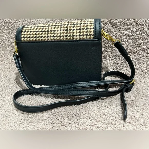 Adorable crossbody! - Picture 4 of 4